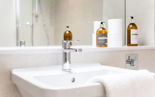 Quiet City Centre Spacious Apartment