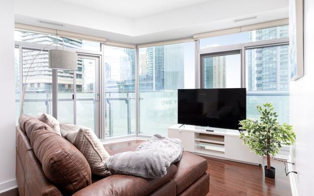 Downtown Toronto Condo near Scotiabank Arena