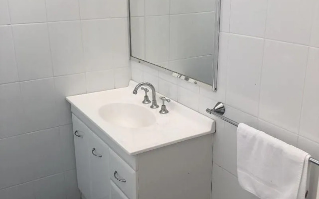 Bateau Bay Hotel
