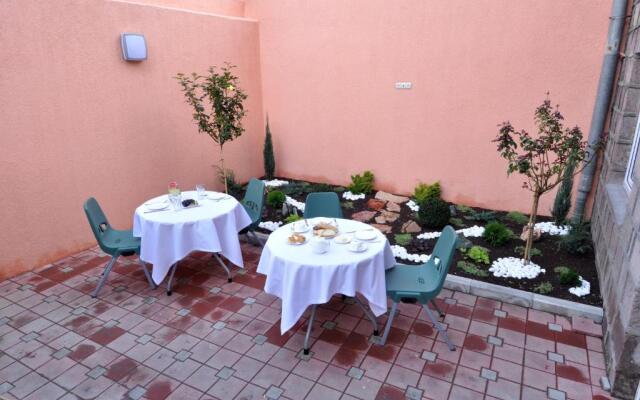 Albert House Hotel and Tours