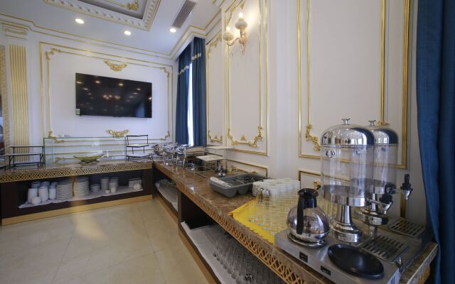 Tuyet Son Hotel