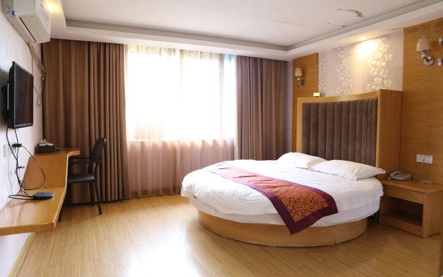 Changsha Hongji Express Hotel (West Bus Station Business University)