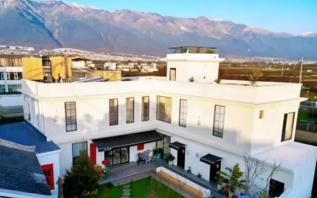 The Juno's Mew-Mew Hotel