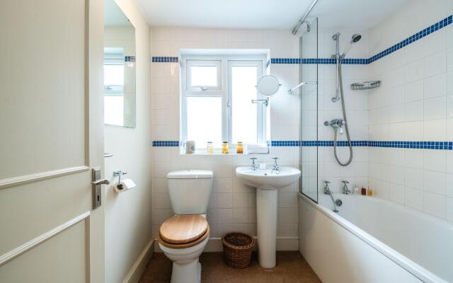 Traditional Fulham Home Close to the River Thames by Underthedoormat