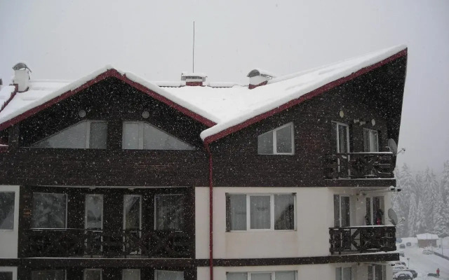 Persey Iglika Apartments