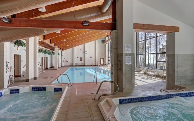 2056 The Pines 2 Bedroom Condo by RedAwning