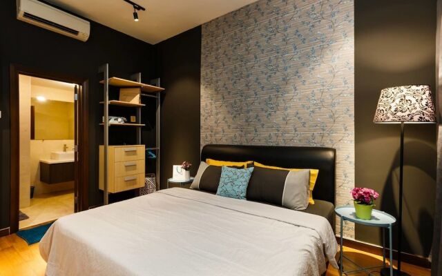 Cozy & Modern Guesthouse @ Regalia Residence