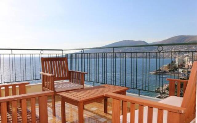 Design Sea View Apartment