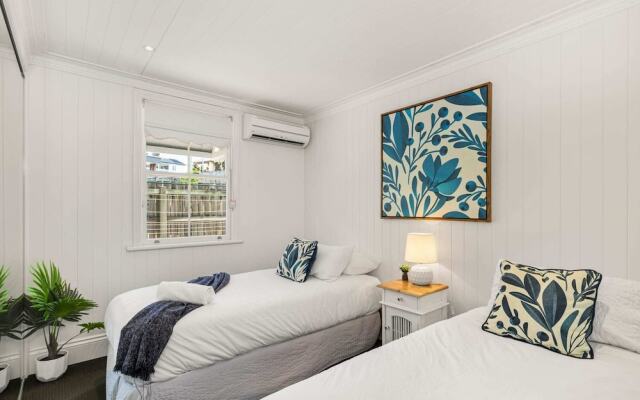 Family Home in Balmoral - Family Stays