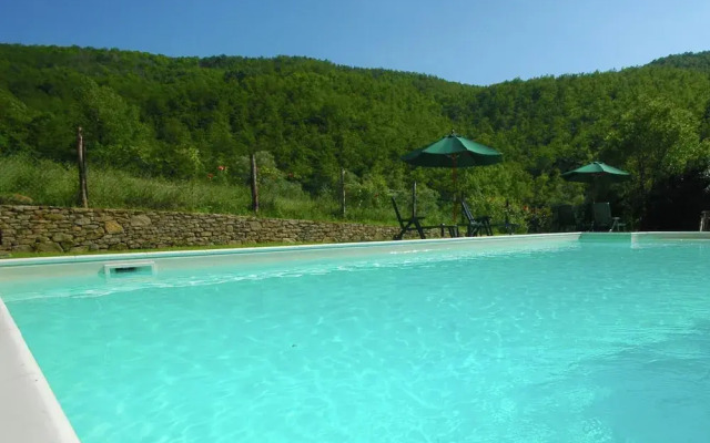 Holiday House Overlooking Lake Near Tuscany