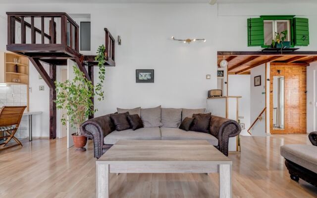 Spacious apartment Zvone with 3 balconies and parking
