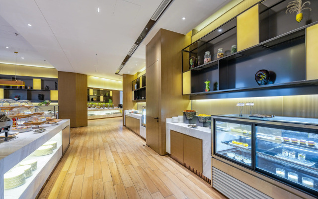 Holiday Inn Shanghai Huaxia by IHG