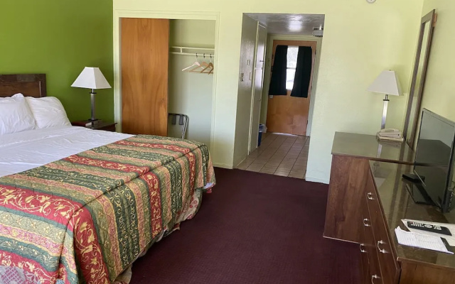 Desert Grove Inn and Suites
