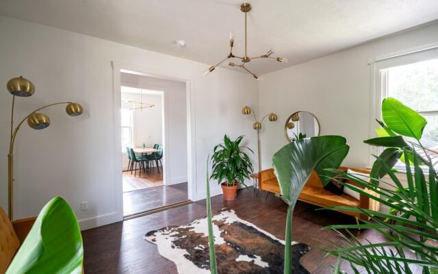 NEW Luxe Pet Friendly Free Parking Downtown