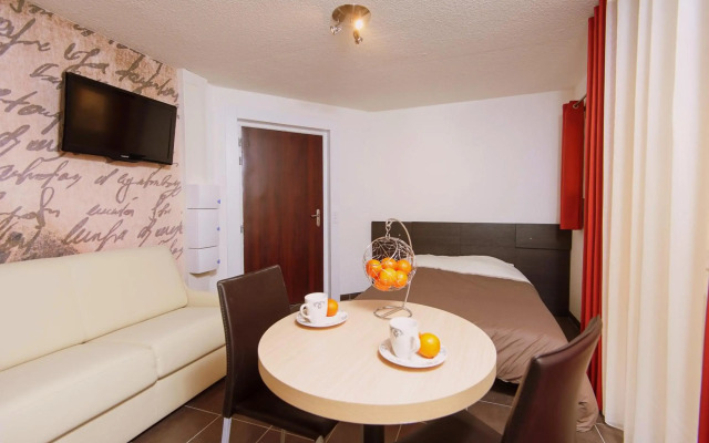 Villa Serafina Apartments