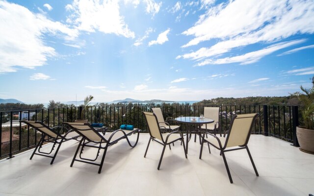 Villa Hin Fa 8 Bed Seaviews in Extensive Modern Grandeur