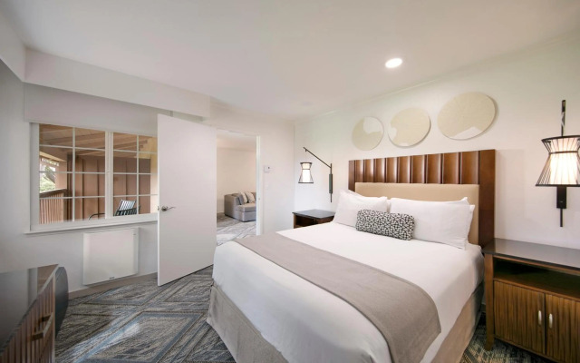 Half Moon Bay Lodge