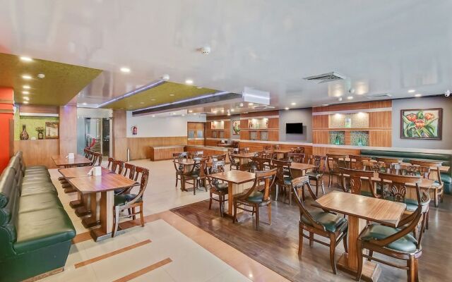 Collection O 40421 Hotel Queens Tower