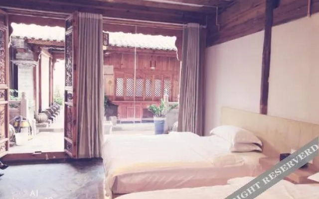 Jianshui Yanqitang Private Courtyard Inn (Jianshui Ancient City Small Train Store)