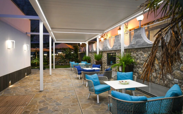 Beachfront Villa Sorrento & private sea access