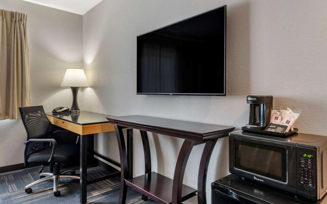 Quality Inn & Suites Evansville Downtown