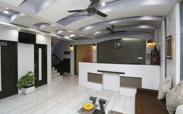 Collection O 7440 Hotel Paradise