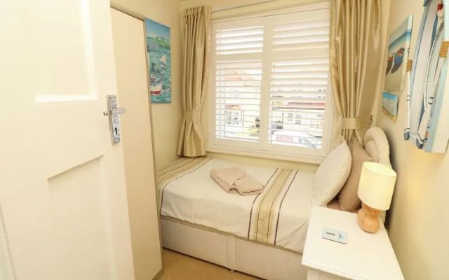 32 Cranleigh Close