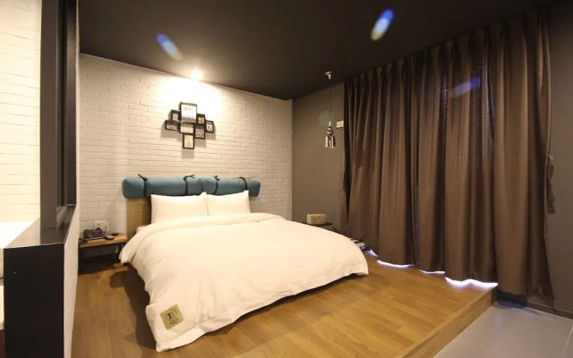 Busan Yeonsan Togok Brown Dot