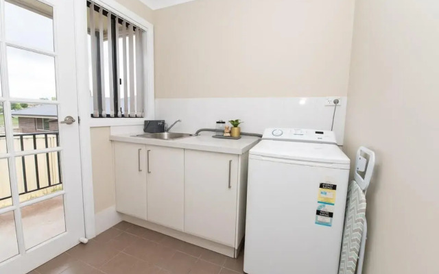 Phillip Villa, Modern & Fresh, Close to Town, Free Wifi