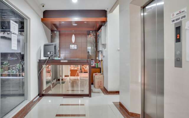 Clover Residence Near Mall Ambassador