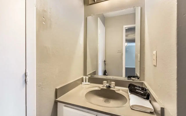 LSU Suite + Pool + Gym