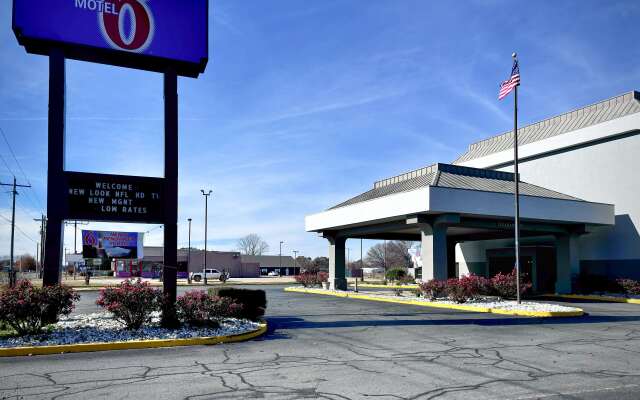 Motel 6 Pine Bluff, AR