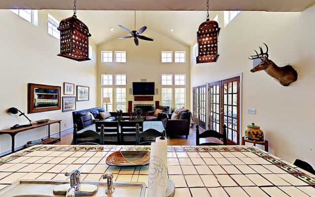 Open-Concept Cabin - 1 Br cabin by RedAwning