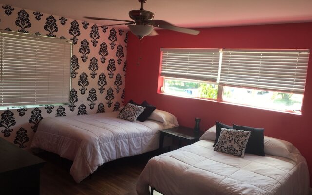 2 Master Suites Pool Home