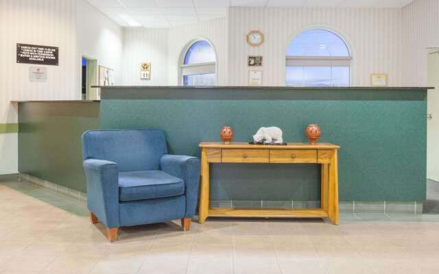 Super 8 by Wyndham Swan River MB