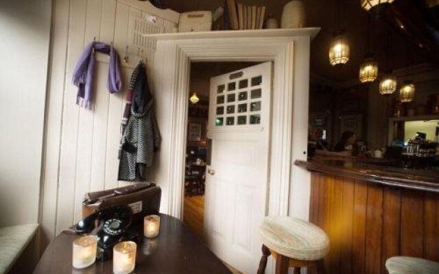 Brogans Bar & Guesthouse