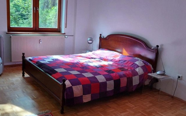 EG-Zimmer mit Bad und Terrasse