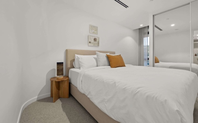 Elegant 2-bed Urban Retreat With Outdoor Dining – Guest Rooms – Braddon