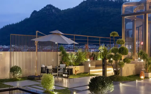 Home2 Suites by Hilton Xingyi Jushan Plaza