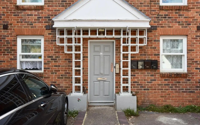 Spacious 2 Bed apartment - Sleeps 6 - Burnham Village