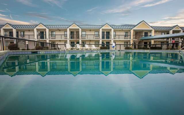 Quality Inn & Suites Hanes Mall