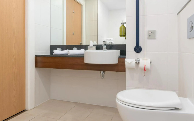 Holiday Inn Express Leigh - Sports Village by IHG