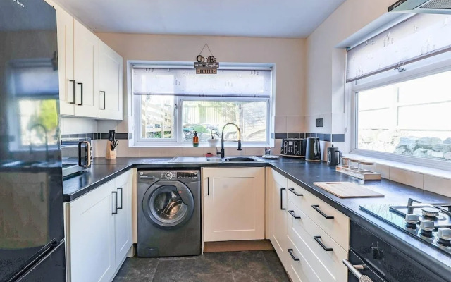 Cardiff Gem on Topaz Street - 4 Bedroom House