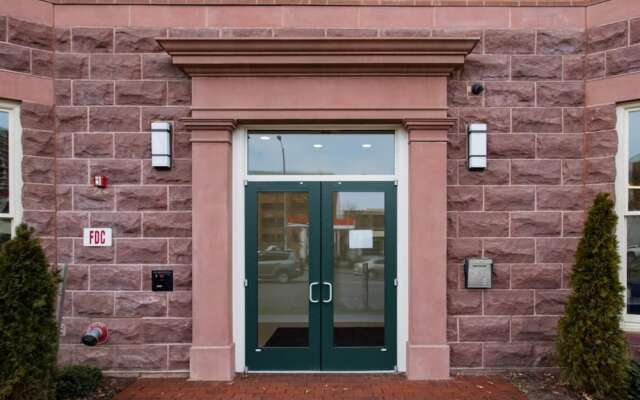 Close to DCA OLD Town With Rooftop Access