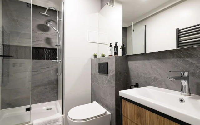 Estrella 4 Ekskluzywny Pobyt Blisko Restauracji i Kawiarni