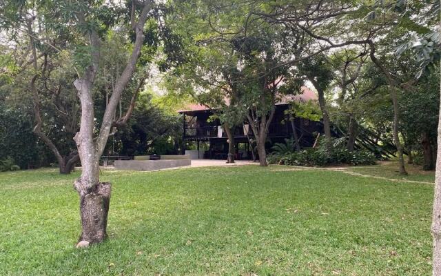 Log Cabin On And Overlooking a 9km Lagoon