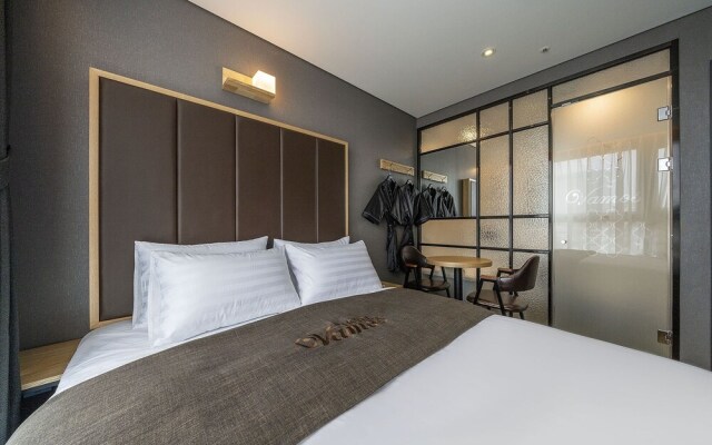 Yeongdeungpo Bamos Hotel