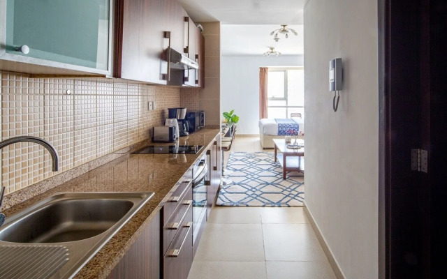 Stylish Studio Apartment in JLT With Lake Views!