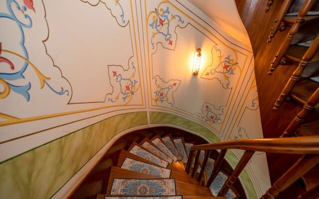 Valeria Antique 1892 Sultanahmet