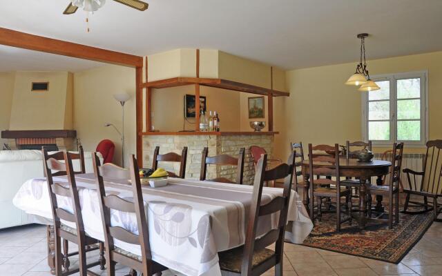 Traditional villa in Lias D'armagnac with pool
